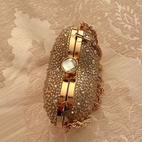 Gold Crystal Embellished Heart Clutch - Picture 8 of 9